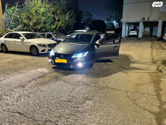 הונדה סיוויק האצ'בק החדשה Sport Design אוט' 1.8 (142 כ''ס) בנזין 2015 למכירה בתל אביב יפו