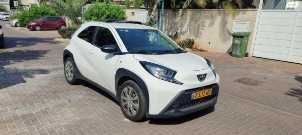 טויוטה אייגו קרוס (AYGO X) Pure הצ'בק 4X2 אוט' 1.0 (72 כ"ס) בנזין 2022 למכירה בראשון לציון