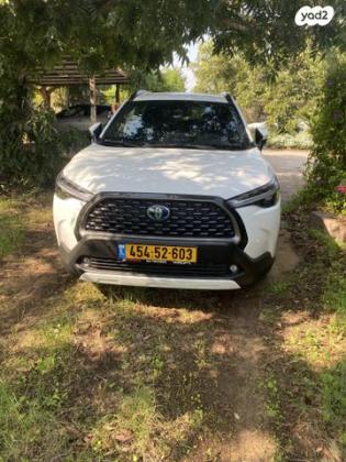 טויוטה קורולה קרוס 4X2 Dynamic אוט' 1.8 (97 כ''ס) בנזין 2023 למכירה ברמת גן