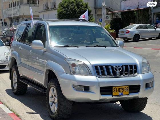 טויוטה לנד קרוזר ארוך 4X4 Luxury אוט' דיזל 8 מק' 3.0 (166 כ''ס) דיזל 2004 למכירה בנתניה