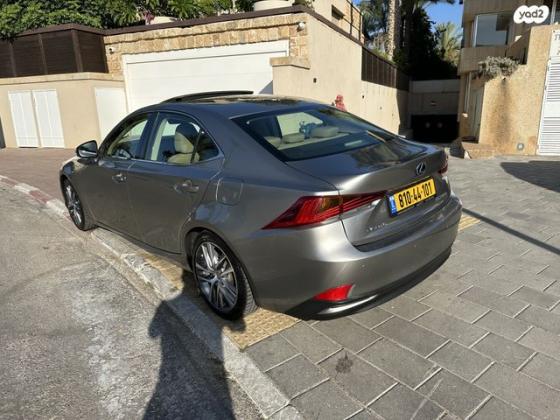 לקסוס IS300h Luxury SR הייבריד אוט' 2.5 (181 כ''ס) בנזין 2019 למכירה בהרצליה