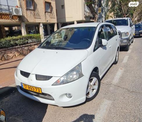 מיצובישי גרנדיס Executive אוט' 2.4 (165 כ"ס) בנזין 2010 למכירה בחולון