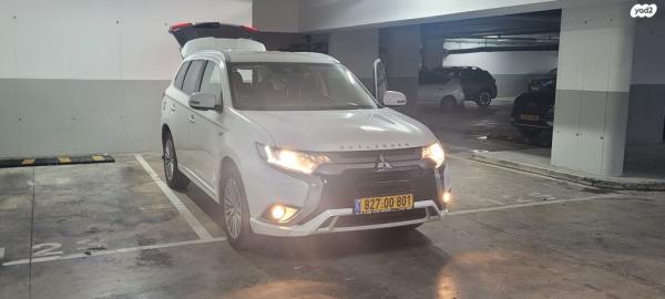 מיצובישי אאוטלנדר PHEV 4X4 Supreme הייבריד אוט' 5 מק' 2.4 (135 כ''ס) היברידי חשמל / בנזין 2019 למכירה בחיפה