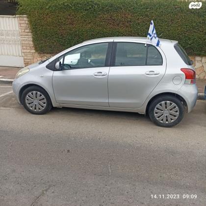 טויוטה יאריס Sol רובוטית 1.3 (87 כ"ס) בנזין 2007 למכירה בחולון