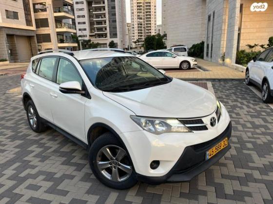 טויוטה RAV4 ארוך 4X4 GLI אוט' 2.0 (151 כ''ס) בנזין 2015 למכירה בפתח תקווה