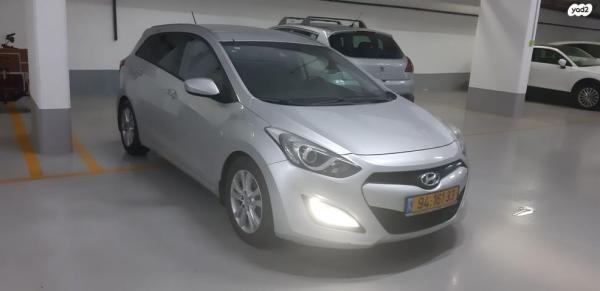 יונדאי i30 Inspire סטיישן אוט' 1.6 (135 כ"ס) בנזין 2015 למכירה בנתניה