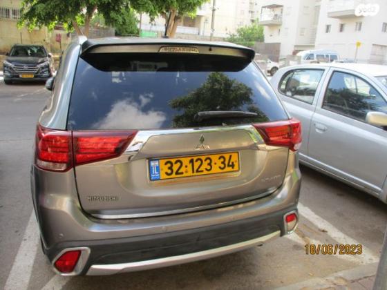 מיצובישי אאוטלנדר Premium אוט' 7 מק' 2.0 (150 כ''ס) בנזין 2015 למכירה בגני תקווה