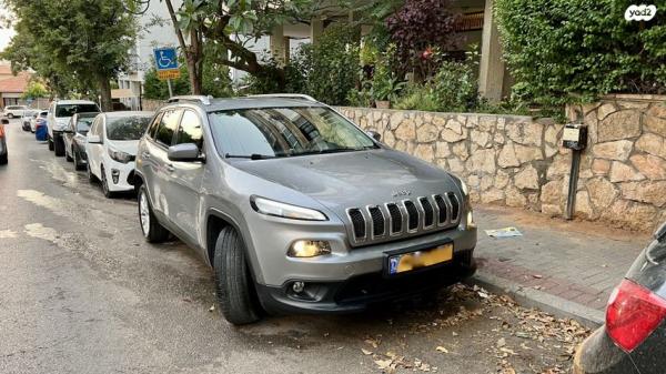 ג'יפ / Jeep צ'ירוקי 4X4 Longitude אוט' 3.2 (271 כ''ס) בנזין 2015 למכירה בראשון לציון