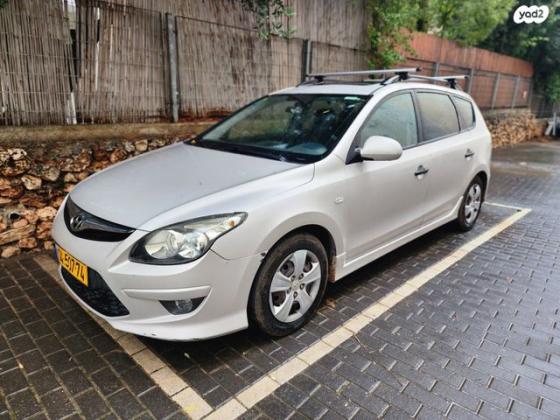 יונדאי i30CW Inspire סטיישן אוט' 1.6 (126 כ''ס) בנזין 2010 למכירה בכפר סבא