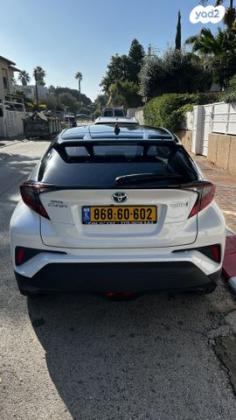 טויוטה C-HR Chic הייבריד אוט' 1.8 (98 כ"ס) בנזין 2022 למכירה באבן יהודה