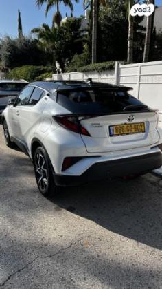 טויוטה C-HR Chic הייבריד אוט' 1.8 (98 כ"ס) בנזין 2022 למכירה באבן יהודה