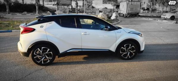 טויוטה C-HR Chic הייבריד אוט' 1.8 (98 כ"ס) בנזין 2018 למכירה בבת ים