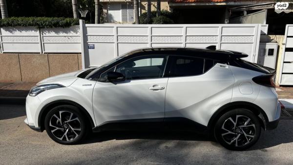 טויוטה C-HR Chic הייבריד אוט' 1.8 (98 כ"ס) בנזין 2022 למכירה באבן יהודה