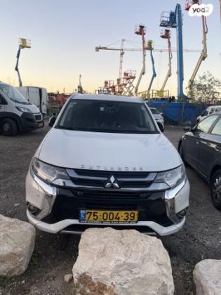 מיצובישי אאוטלנדר PHEV 4X4 Luxury הייבריד אוט' 5 מק' 2.0 (121 כ"ס) היברידי חשמל / בנזין 2017 למכירה בראשון לציון