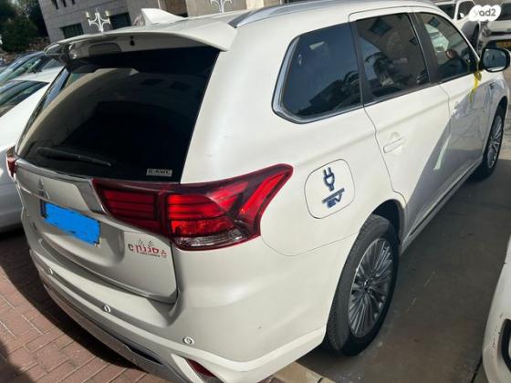 מיצובישי אאוטלנדר PHEV 4X4 Luxury הייבריד אוט' 5 מק' 2.4 (135 כ''ס) היברידי חשמל / בנזין 2020 למכירה ברמת השרון