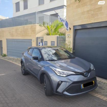 טויוטה C-HR Chic הייבריד אוט' 1.8 (98 כ"ס) בנזין 2021 למכירה בראש העין