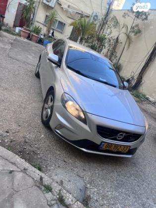 וולוו V40 T4 R-Design אוט' 1.6 (180 כ"ס) בנזין 2016 למכירה בחולון