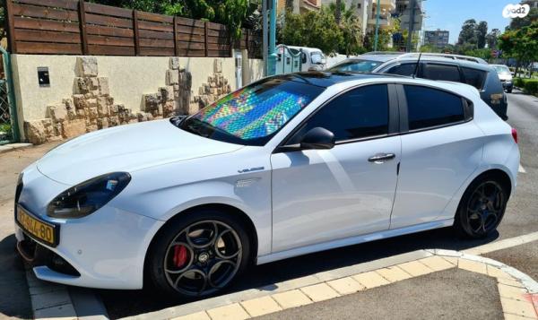 אלפא רומיאו ג'ולייטה תלתן ירוק Veloce SR Pack אוט' 1.7 (240 כ"ס) בנזין 2017 למכירה בחיפה