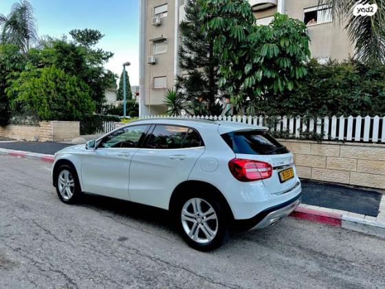 מרצדס GLA GLA200 Urban אוט' 1.6 (156 כ''ס) [2014-2017] בנזין 2014 למכירה בחיפה