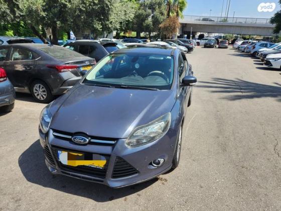 פורד פוקוס Titanium הצ'בק אוט' 2.0 (170 כ''ס) בנזין 2011 למכירה ברמת גן