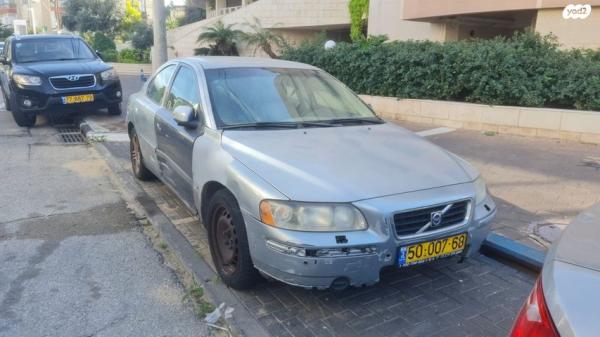 וולוו S60 אוט' 2.4 (140 כ''ס) בנזין 2009 למכירה בגבעתיים