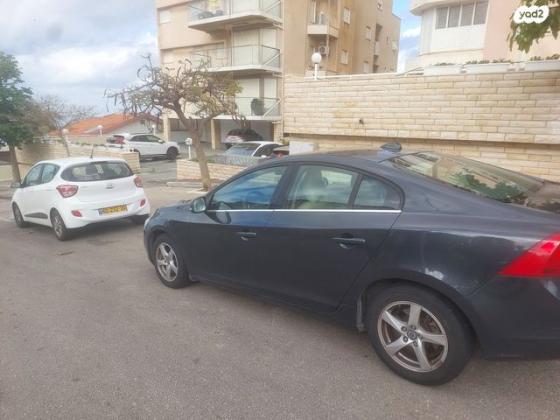 וולוו S60 T5 Kinetic אוט' 2.0 (245 כ''ס) בנזין 2015 למכירה בחיפה