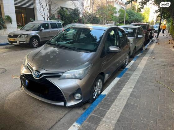 טויוטה יאריס הייבריד Hybrid אוט' 1.5 (74 כ''ס) בנזין 2015 למכירה בתל אביב יפו