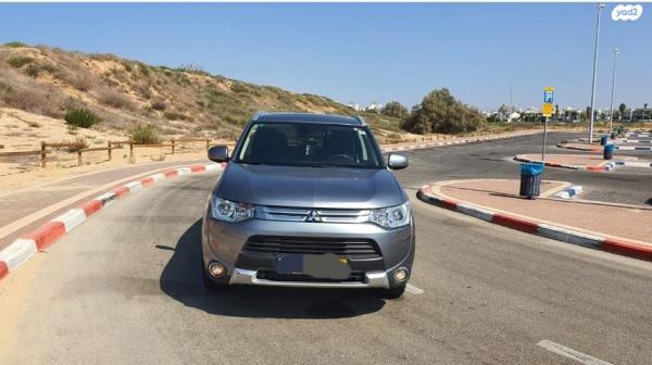 מיצובישי אאוטלנדר 4X4 Limited אוט' 7 דיזל מק' 2.3 (150 כ"ס) דיזל 2014 למכירה ברמלה