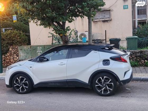 טויוטה C-HR Chic הייבריד אוט' 1.8 (98 כ"ס) בנזין 2019 למכירה בכפר סבא