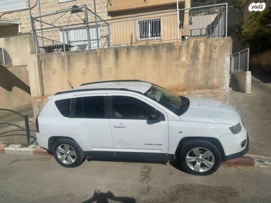 ג'יפ / Jeep קומפאס Sport אוט' 2.0 (154 כ''ס) בנזין 2015 למכירה בטירת כרמל