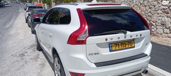 וולוו XC60 R-Design סטיישן אוט' 2.0 (203 כ"ס) בנזין 2011 למכירה בחיפה