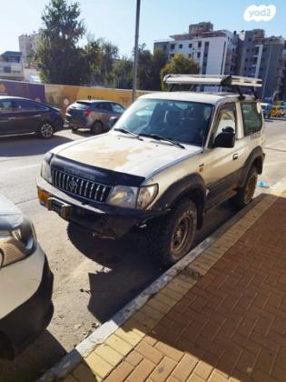 טויוטה לנד קרוזר פרדו קצר 4X4 STD אוט' דיזל 3.0 (163 כ''ס) דיזל 2002 למכירה בחולון