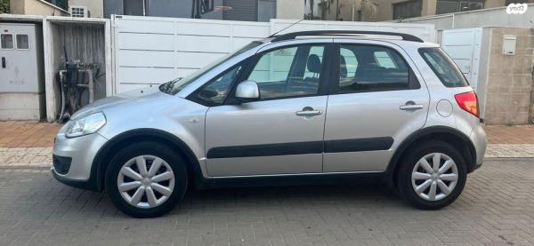 סוזוקי SX4 GLA הצ'בק אוט' 1.6 (120 כ"ס) בנזין 2014 למכירה בבית דגן