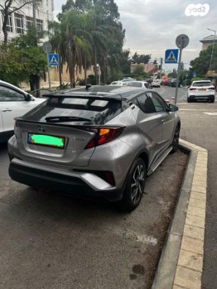 טויוטה C-HR Chic הייבריד אוט' 1.8 (98 כ"ס) בנזין 2021 למכירה בחיפה