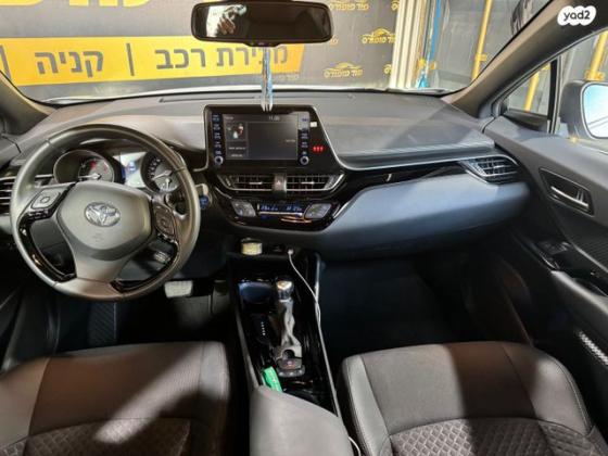 טויוטה C-HR Chic הייבריד אוט' 1.8 (98 כ"ס) בנזין 2023 למכירה בטירת כרמל