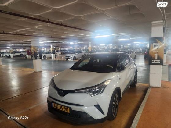 טויוטה C-HR Chic הייבריד אוט' 1.8 (98 כ"ס) בנזין 2019 למכירה בכפר סבא