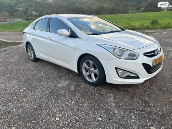 יונדאי i40 Premium אוט' 2.0 (178 כ''ס) בנזין 2012 למכירה בבית שמש