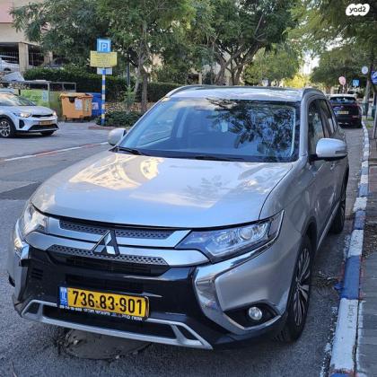 מיצובישי אאוטלנדר Instyle אוט' 7 מק' 2.0 (150 כ"ס) בנזין 2019 למכירה בכפר סבא