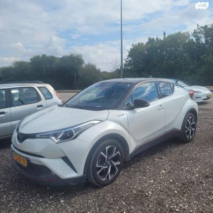 טויוטה C-HR Chic הייבריד אוט' 1.8 (98 כ"ס) בנזין 2017 למכירה בתל אביב יפו