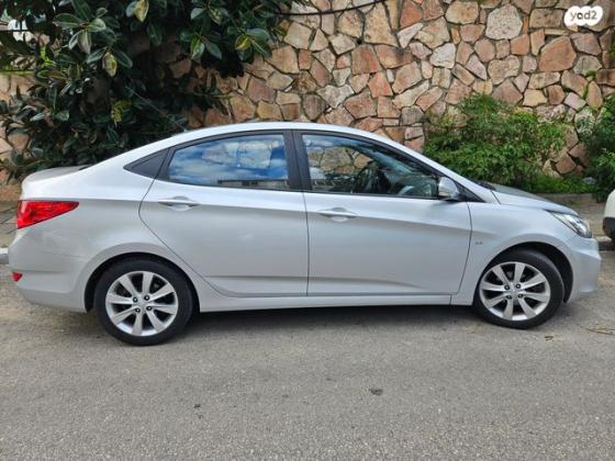 יונדאי i25 Premium אוט' 1.6 (124 כ"ס) בנזין 2011 למכירה בגבעתיים