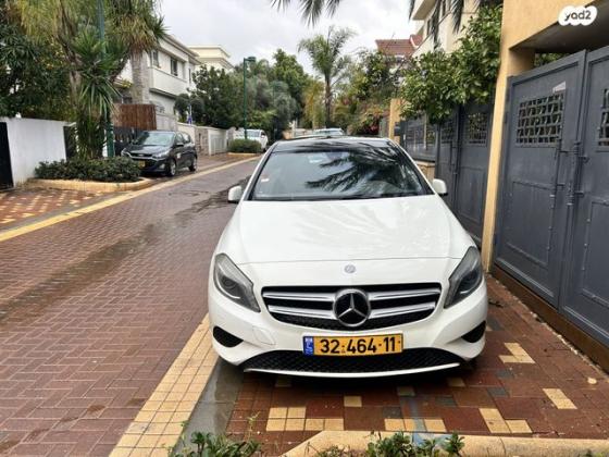 מרצדס A-Class A180 Urban סדאן אוט' 1.6 (122 כ''ס) בנזין 2013 למכירה בהוד השרון