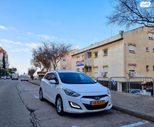 יונדאי i30 Inspire סטיישן אוט' 1.6 (135 כ"ס) בנזין 2014 למכירה בחיפה