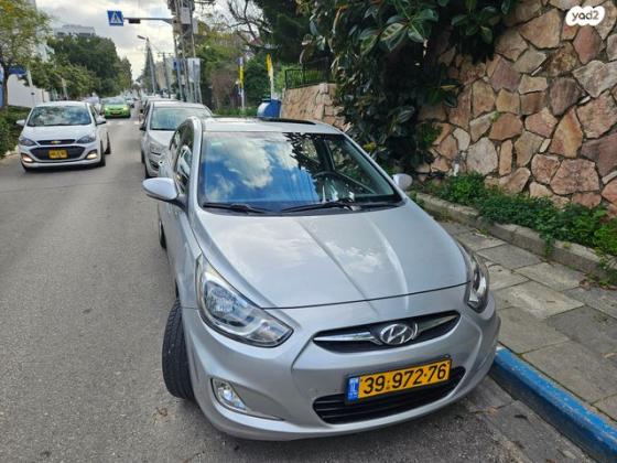 יונדאי i25 Premium אוט' 1.6 (124 כ"ס) בנזין 2011 למכירה בגבעתיים