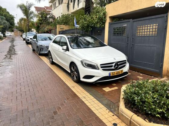 מרצדס A-Class A180 Urban סדאן אוט' 1.6 (122 כ''ס) בנזין 2013 למכירה בהוד השרון