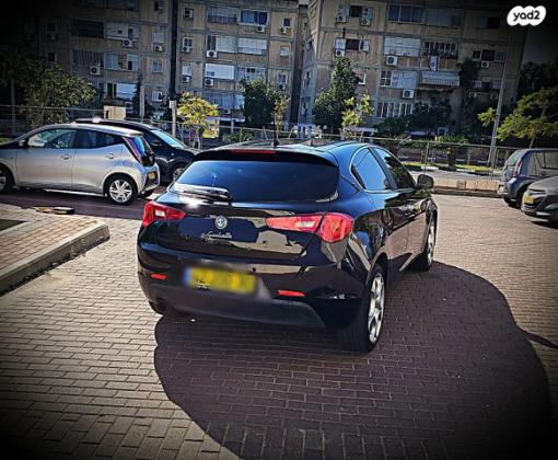 אלפא רומיאו ג'ולייטה Milano + SR רובוטית 1.4 (170 כ"ס) בנזין 2014 למכירה בתל אביב יפו