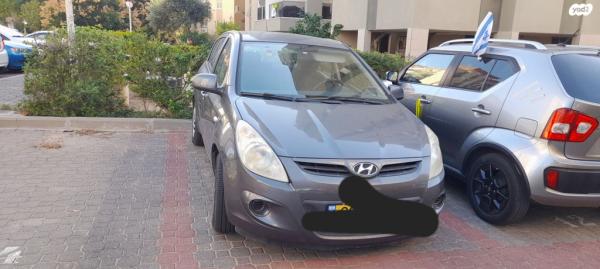 יונדאי i20 Instyle אוט' 1.4 (100 כ''ס) בנזין 2012 למכירה בנס ציונה