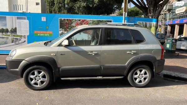 יונדאי טוסון 4X4 GLS אוט' בנזין 2.7 (175 כ''ס) בנזין 2005 למכירה ברמת גן