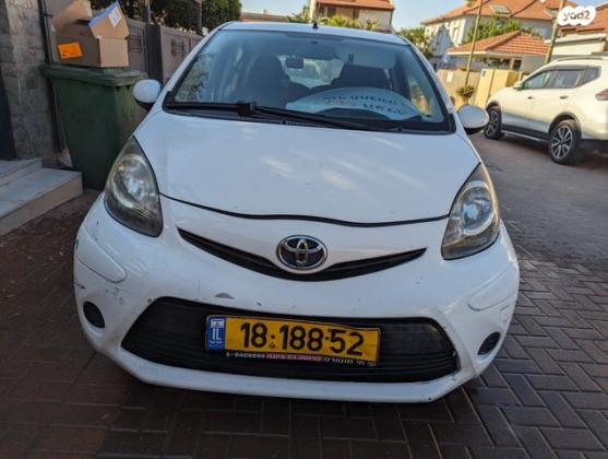 טויוטה אייגו (AYGO) Plus רובוטית 1.0 (69 כ''ס) בנזין 2013 למכירה ברמלה