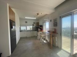 דירת גג 3.5 חדרים למכירה בחיפה | דישראלי | קריית ספר