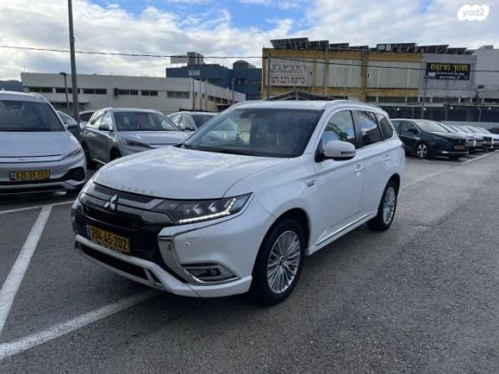 מיצובישי אאוטלנדר PHEV 4X4 Luxury הייבריד אוט' 5 מק' 2.4 (135 כ''ס) היברידי חשמל / בנזין 2021 למכירה ב